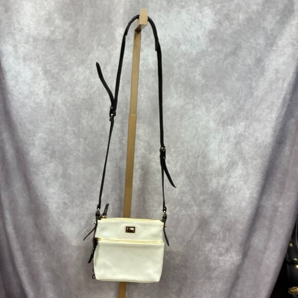 Dooney & Bourke Handbags - Dooney & Bourke Crossbody Bag
